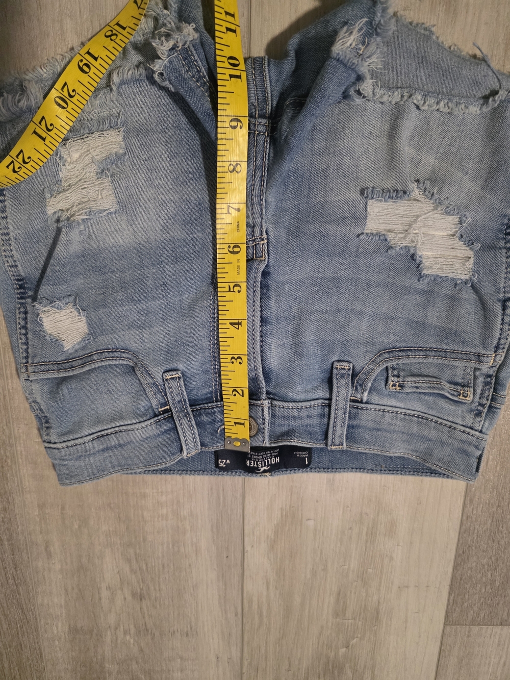 Hollister Distressed Denim Shorts Women’s W25 Mid-Rise Light Wash Frayed Hem Cas - Picture 9 of 11